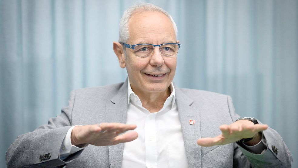 Vassiliadis sieht die Flexibilität der Arbeitszeiten in der Industrie ausgereizt. Foto: Bernd von Jutrczenka/dpa