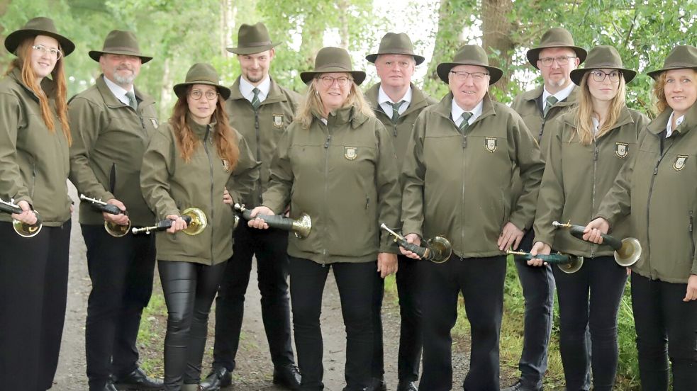 Die Jagdhornbläsergruppe des Hegering Barßel besteht seit 60 Jahren. Aus Anlass des Jubiläums richtet die Gruppe in diesem Jahr das Kreisbläsertreffen aus. Foto: Hans Passmann