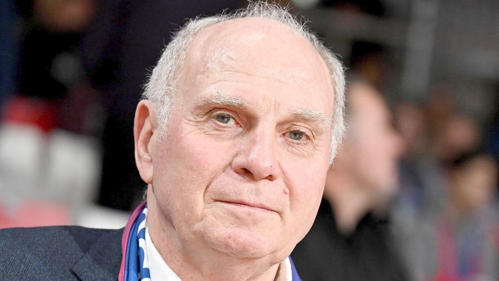 Bayern Münchens Ehrenpräsident Uli Hoeneß soll es nach einer kurzen Schrecksekunde gut gehen. Foto: Ulrich Gamel/Bildagentur kolbert-press/dpa
