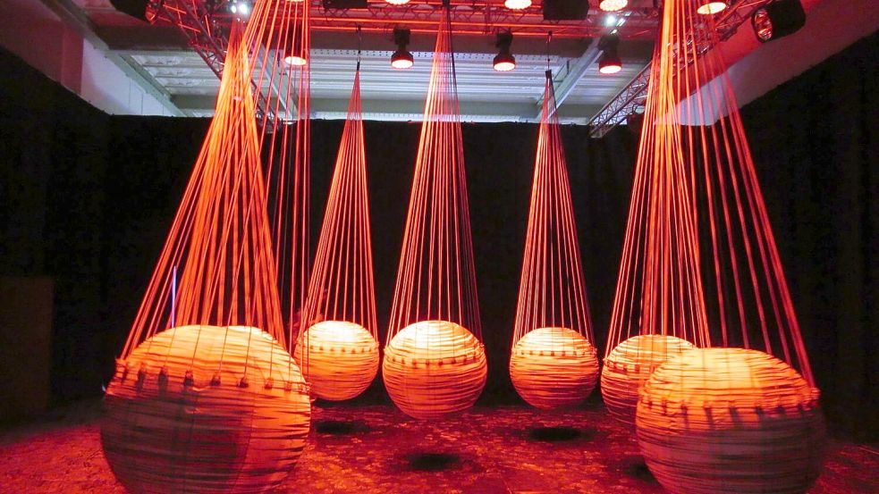 Aus der Ausstellung „Euphoria“ im Ballon-Museum in Paris. Foto: Sabine Glaubitz/dpa