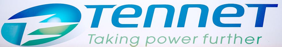 Das Logo des niederländischen Stromnetzbetreibers Tennet. Foto: Nicolas Armer/dpa