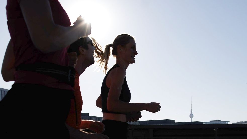 Die Deutschen machen laut einer Studie mehr Sport als noch 2010. (Symbolbild) Foto: Carsten Koall/dpa