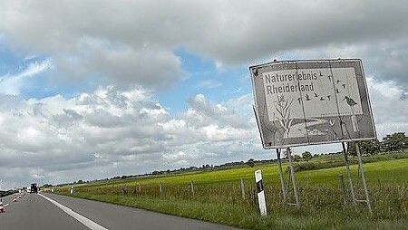 Nicht immer scheinen die Tafeln an der Autobahn so richtig gute Werbung zu sein. Foto: privat