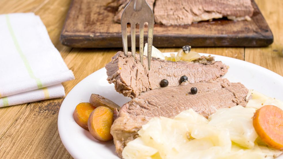 Ist es uncool von Fleisch mit Kartoffeln, Soße und Karotten zu schwärmen? Foto: IMAGO/Shotshop
