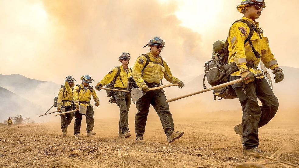 Mehr als 2.000 Einsatzkräfte kämpfen gegen das „Gifford Fire“ in einem Waldgebiet nahe Santa Barbara. Foto: Noah Berger/AP/dpa