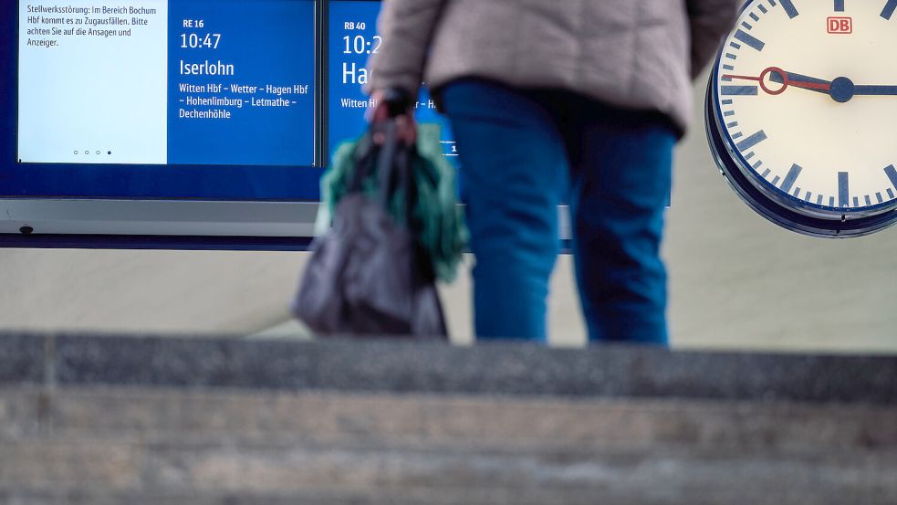 Zugausfälle wegen Stellwerkstörung: Die Bahn hat einen immensen Sanierungsstau aufzuholen. Foto: dpa/Bernd Thissen