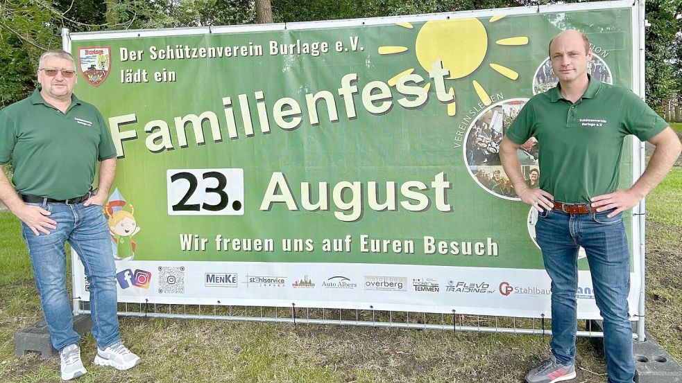 Der Vorsitzende des Burlager Schützenvereins, Jürgen Buß (links), und sein Stellvertreter Dennis Janzen freuen sich schon auf das Familienfest. Foto: Schützenverein