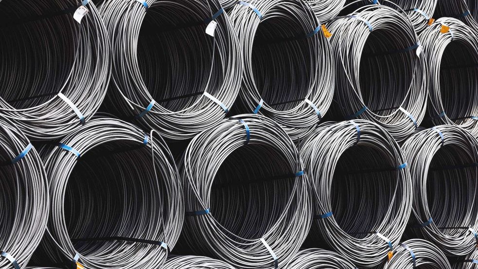 Die Lage in der Industrie in Deutschland bleibt angespannt: Im Juni ist die Produktion überraschend stark gesunken. (Archivbild) Foto: Philipp von Ditfurth/dpa