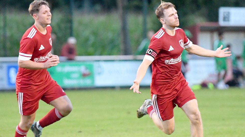 Jasper Weber (rechts) war Mann des Tages, traf dreimal. Foto: Hans Damm