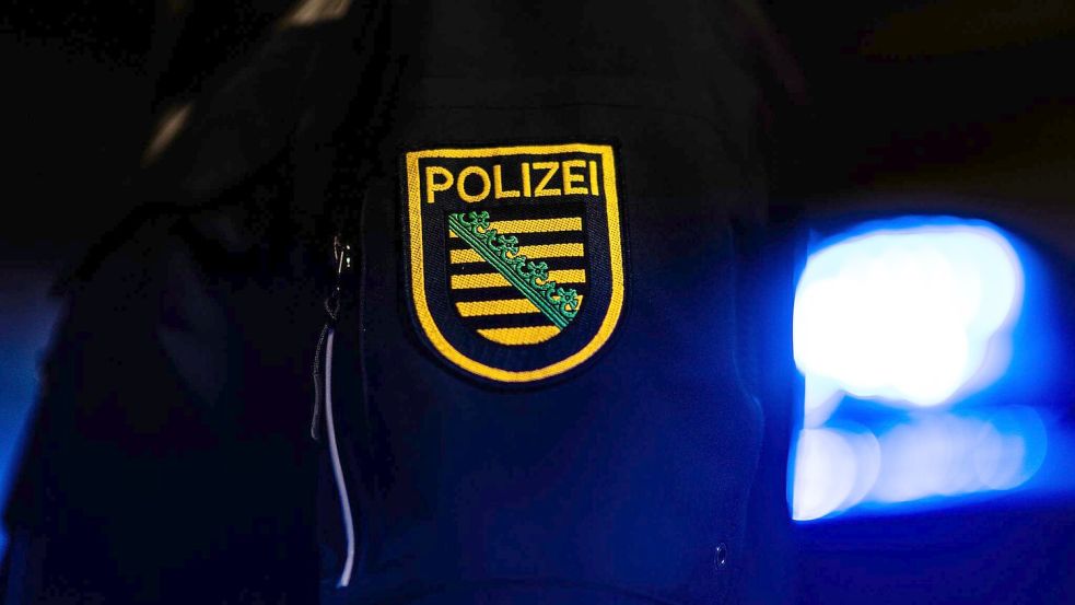 „Corona-Spaziergang“: Polizist aus Beamtendienst entfernt (Symbolbild). Foto: Robert Michael/dpa