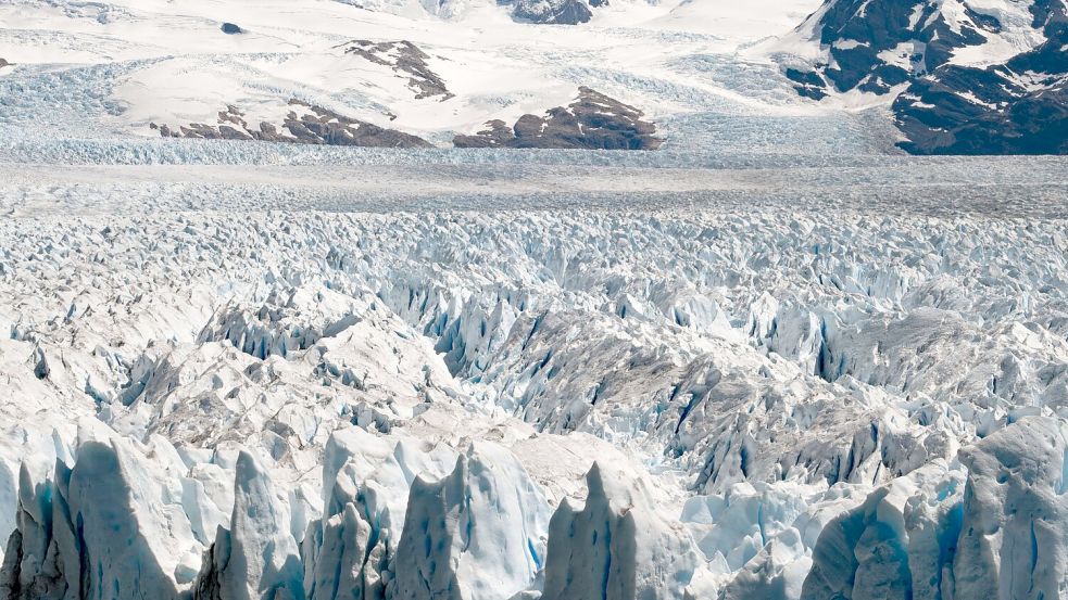 Nach Jahrzehnten relativer Stabilität zieht sich der berühmte Gletscher im Süden von Argentinien immer stärker zurück. Foto: Romina Cruz/dpa