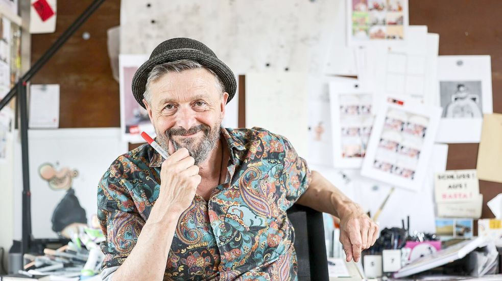 Ralf König ist schon seit 40 Jahren einer der erfolgreichsten deutschen Comiczeichner. Foto: Oliver Berg/dpa