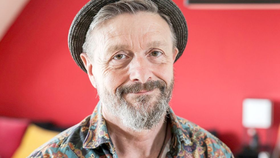 Comicautor Ralf König wird am 8. August 65 Jahre alt. Foto: Oliver Berg/dpa
