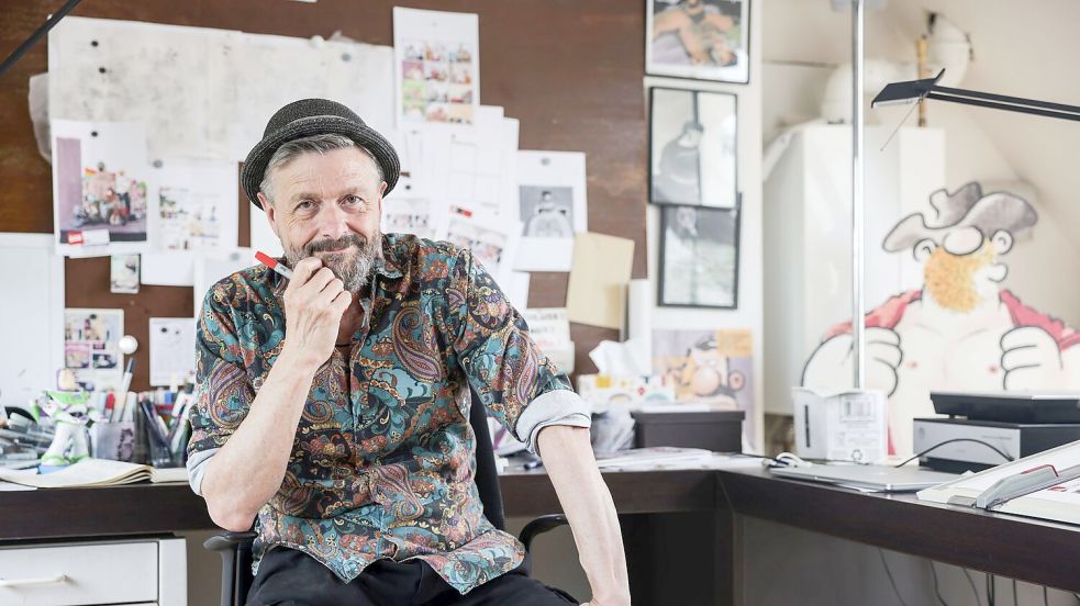Ralf König arbeitet schon seit zwei Jahren an einem Comic über die Nibelungen. Foto: Oliver Berg/dpa