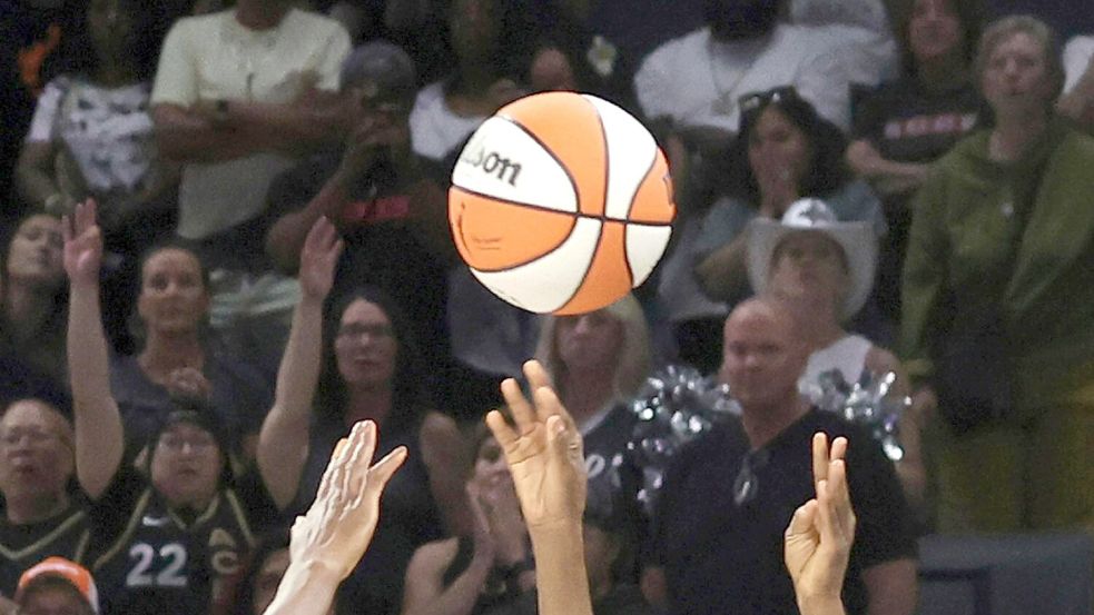 Spiele der WNBA wurden zuletzt mehrfach gestört - durch aufs Spielfeld geworfenes Sexspielzeug. Foto: Steve Marcus/Las Vegas Sun/AP/dpa