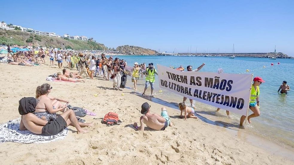Der Umweltverband Dunas Livres protestiert regelmäßig gegen die neuen Luxusresorts. Foto: Steve Przybilla