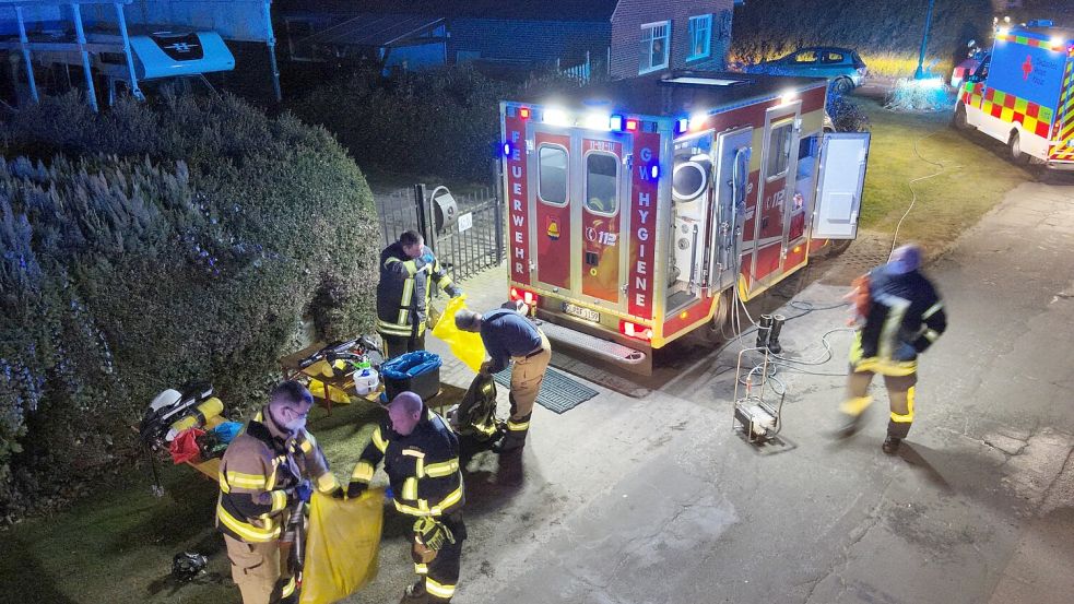 Die Feuerwehr Barßel rettete Anfang März 2025 eine Person aus dem brennenden Gebäude. Foto: Joachim Schulte/Feuerwehr Barßel/Archiv