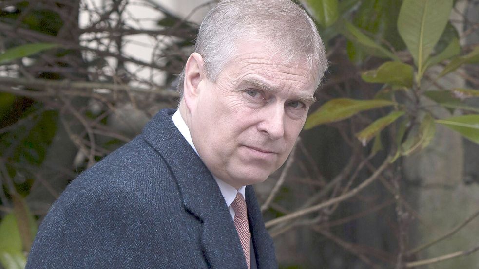 Ein neues Enthüllungsbuch beschäftigt sich mit den Skandalen von Prinz Andrew. Foto: dpa/PA Wire/Neil Hall