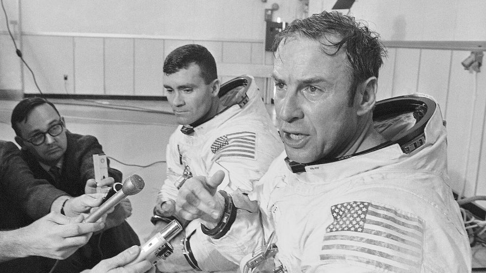 Lovell war Kopf der Crew des Fluges von Apollo 13, der 1970 nach einem technischen Defekt beinahe in einer Katastrophe endete. (Archivbild) Foto: Anonymous/AP/dpa