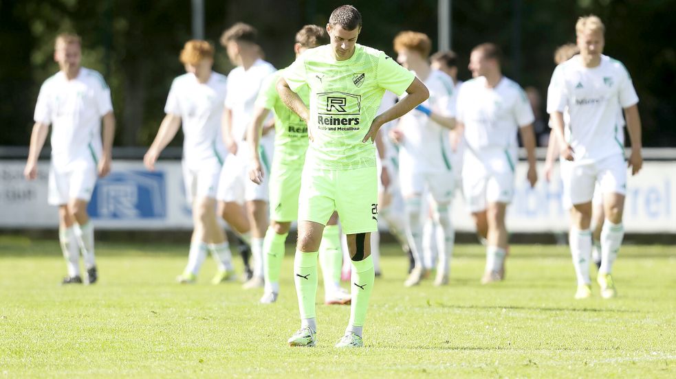 Einen ganz bitteren Fußball-Nachmittag erlebten die Fußballer von Grün-Weiß Firrel (im Bild Michael Olbrys). Foto: Jens Doden/Doden