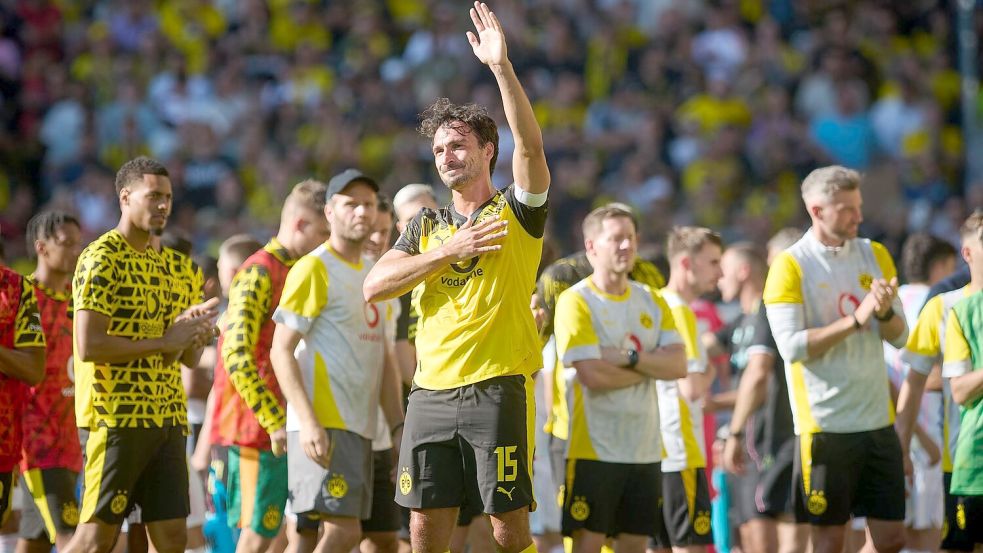 Für Mats Hummels war der Saisonauftakt das Abschiedsspiel beim BVB. Foto: Bernd Thissen/dpa