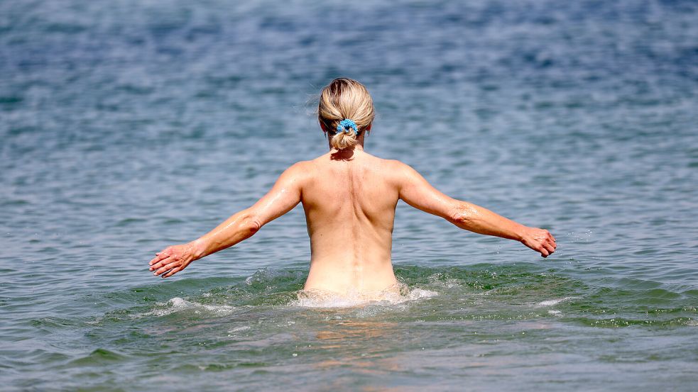 FKK in Deutschland ist sehr beliebt - sowohl an der Nord- als auch an der Ostsee gibt es abgetrennte Strandabschnitte. Foto: dpa/Bernd Wüstneck