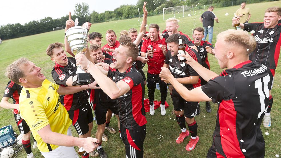 Im Juni gewann der TSV Lammertsfehn den Kreispokal. Foto: Jens Doden/Emden