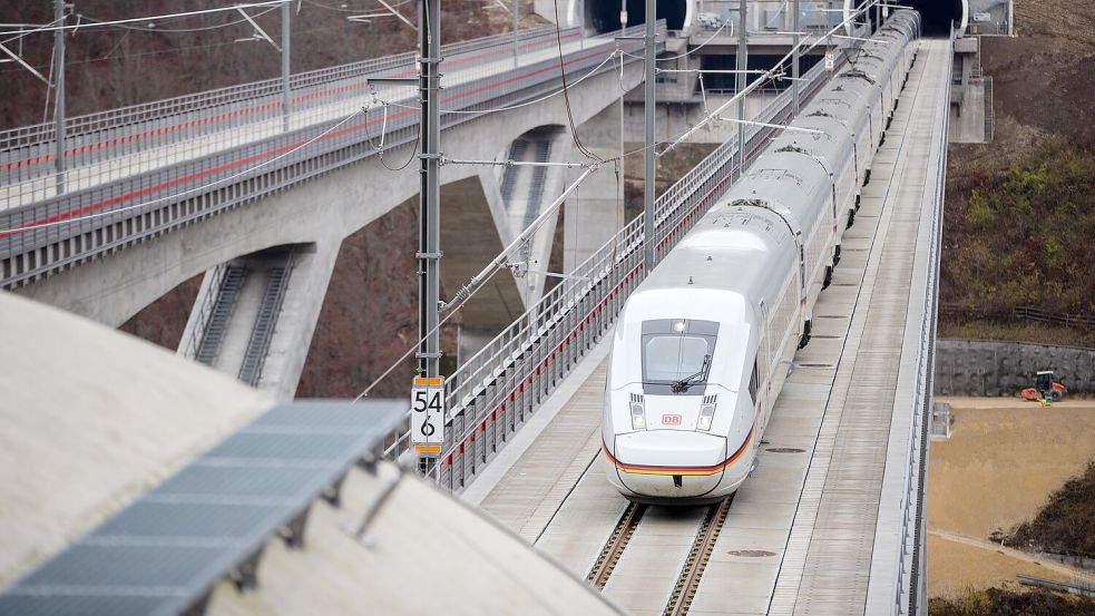 Aufgrund fehlender Mittel droht der Neu- und Ausbau der Bahn-Infrastruktur zu stocken. (Archivbild) Foto: Christoph Schmidt/dpa