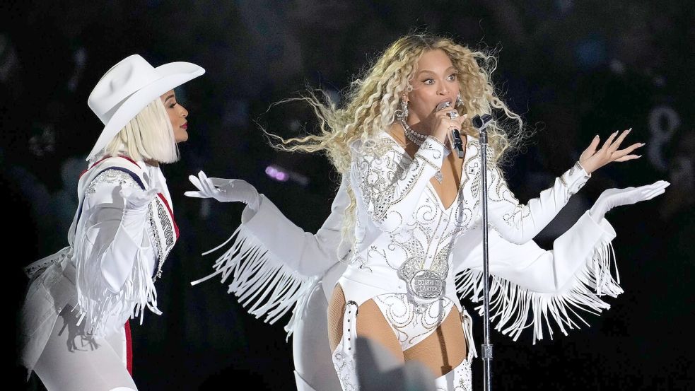 Superstar Beyoncé hat für ihre Halbzeitshow beim NFL-Spiel in Houston einen Sonder-Emmy als Kostümdesignerin gewonnenen. (Archivbild) Foto: David J. Phillip/AP/dpa