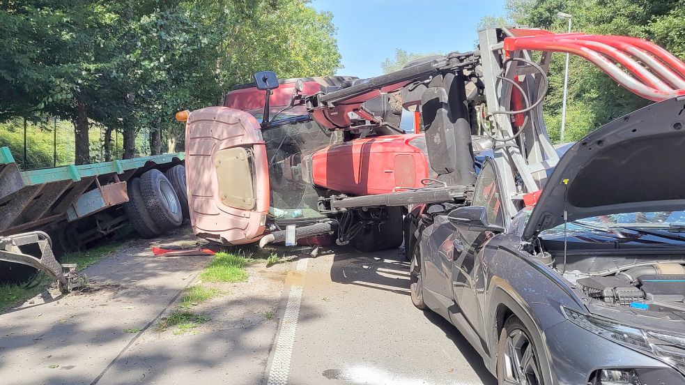 Der Traktor kippte auf die Seite. Foto: Bodo Wolters