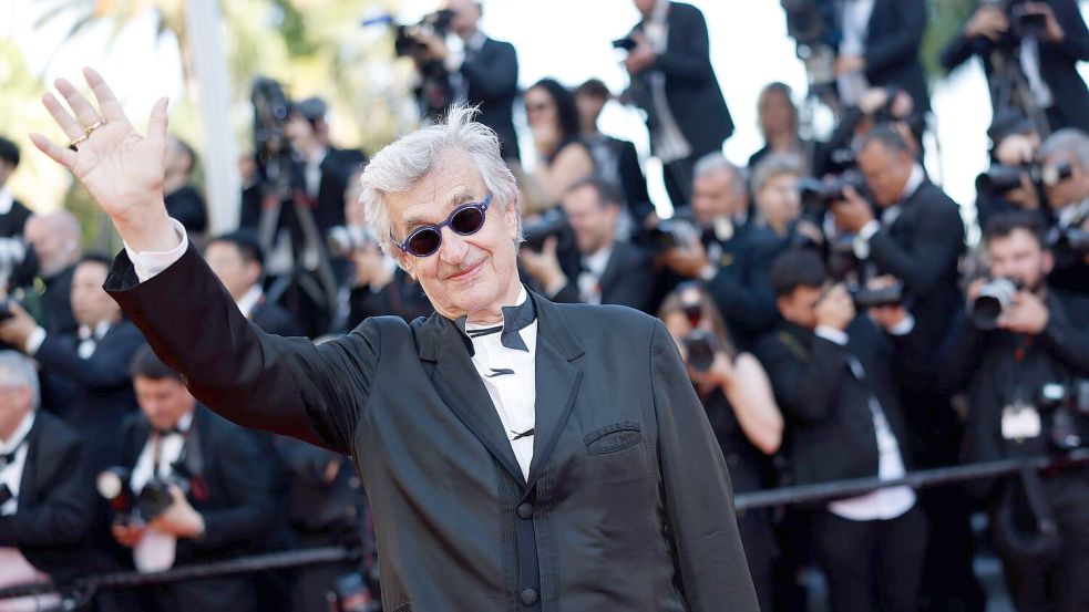 So kennt man ihn: Wim Wenders wird weltweit als Regisseur geschätzt. (Archivfoto) Foto: Vianney Le Caer/Invision/AP/dpa