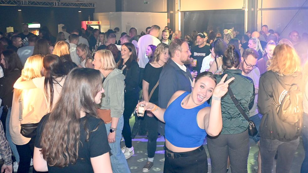 Die Gäste der Extreme-Party hatten gute Laune, Anliegern war es zu laut. Foto: Holger Weers