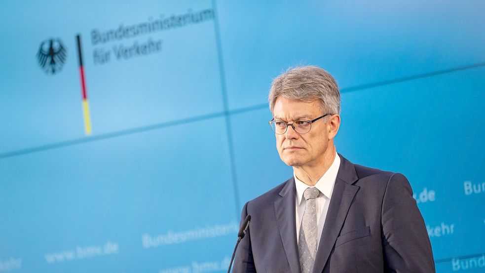 Verkehrsminister Schnieder hat den personellen Umbruch bei der Bahn eingeleitet. Foto: Fabian Sommer/dpa