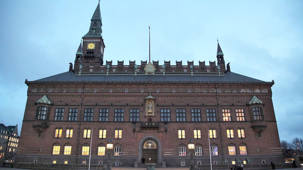 Im Rathaus von Kopenhagen wurde im vergangenen Jahr eine Rekordzahl an Eheschließungen verzeichnet. (Archivbild) Foto: Steffen Trumpf/dpa