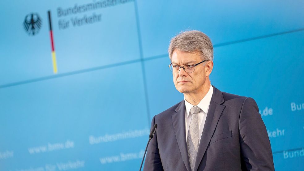 Verkehrsminister Schnieder hat große Erwartungen an den künftigen Bahnchef. Foto: Fabian Sommer/dpa