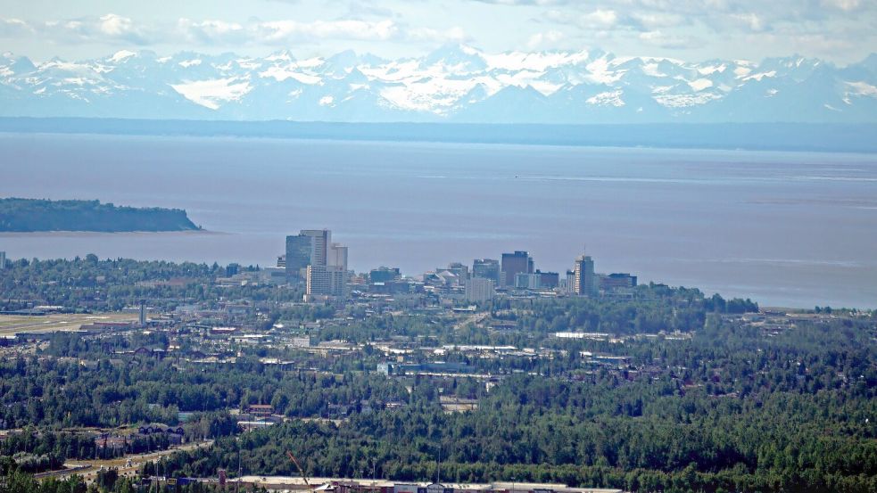 Die Stadt Anchorage ist Schauplatz eines Treffens zwischen US-Präsident Trump und dem russischen Präsidenten Putin. Foto: Al Grillo/ZUMA Press Wire/dpa