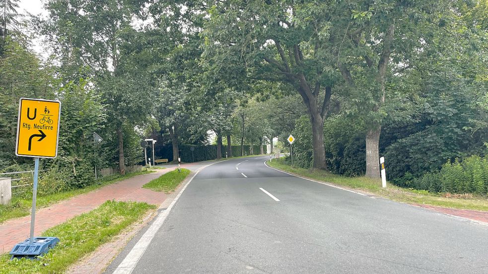 Einmündung Kleinoldendorfer Straße/Neufirreler Straße: Ab hier beginnt der zweite Bauabschnitt. Eine Umleitung ist ausgeschildert. Foto: Landkreis Leer