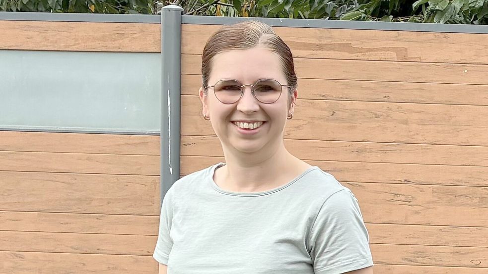 Christin Strack aus Dörpen ist seit ihrer Geburt blind und erzählt, was sie herausfordert, unterstützt, und was sie sich wünscht. Fotos: Evin Ay