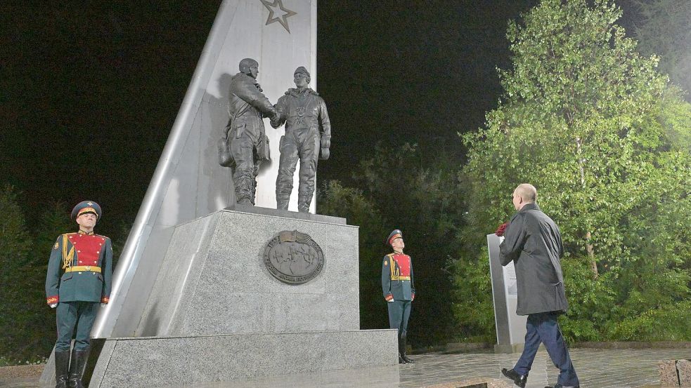 Kremlchef Wladimir Putin hat bei einem Zwischenstopp in Magadan im Fernen Osten Russlands eine Vielzahl an Terminen absolviert, bevor er sich mit US-Präsident Donald Trump in Alaska trifft. Foto: Alexei Nikolsky/Pool Sputnik Kremlin/AP/dpa