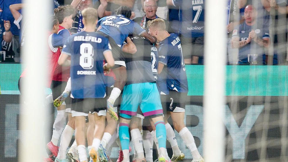 Arminia Bielefeld hat mal wieder einen Favoriten geschlagen. Foto: Bernd Thissen/dpa