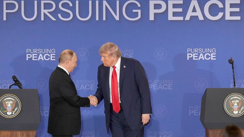 Die russische Führung sieht sich nach dem Gipfel bestätigt, dass Kampfhandlungen und Verhandlungen im Krieg parallel möglich sind. Foto: Jae C. Hong/AP/dpa
