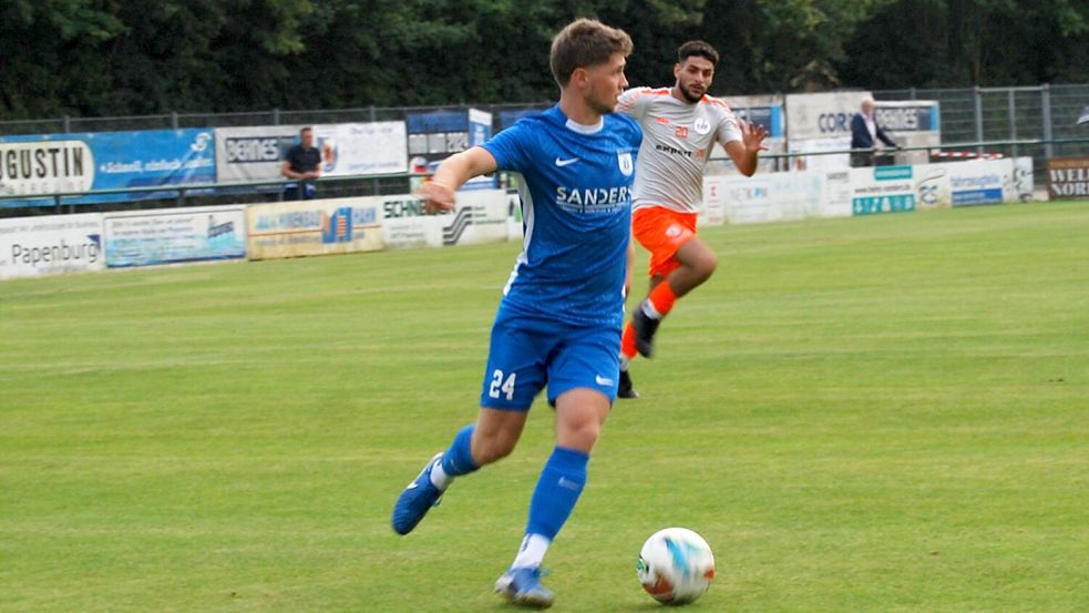 Paul Marx bereitete beim Papenburger 3:0-Sieg gegen Brake zwei Treffer vor. Foto: Reemts