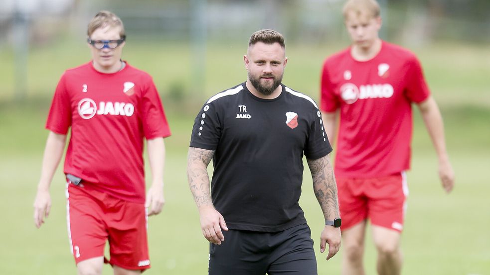Veenhusens Trainer Holter Stöter war mit dem Punktgewinn einverstanden. Foto: Doden/Emden