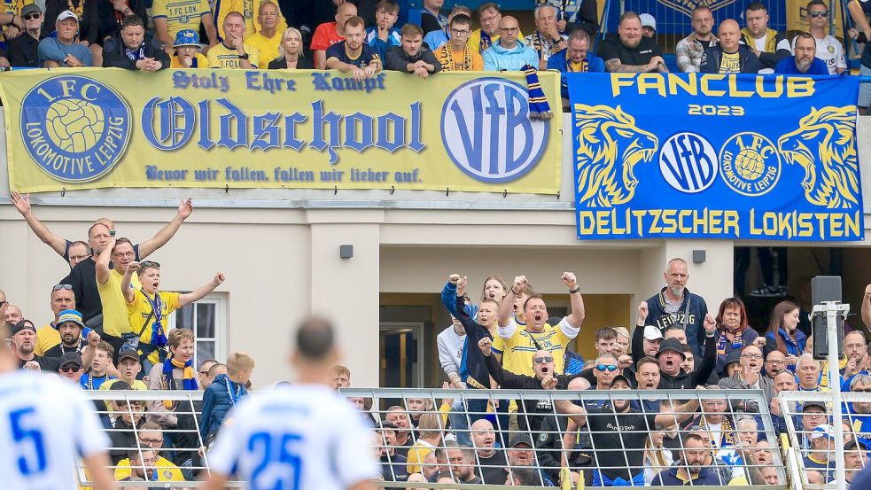 Nach beleidigenden Äußerungen von der Tribüne wurde die Partie kurzzeitig unterbrochen. Foto: Jan Woitas/dpa