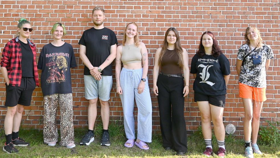 Vortag und Diskussion anstatt Konzerte und Musik zum Thema AfD. Das Foto zeigt einige Vorstandsmitglieder des JUKZ (von links): Frauke Watzema, Astrid Watzema, Wilke Frerichs, Fenja Elsner, Karla Lapprell, Romy Boekhoff sowie Stina-Marie von Ophuysen. Foto: Holger Weers