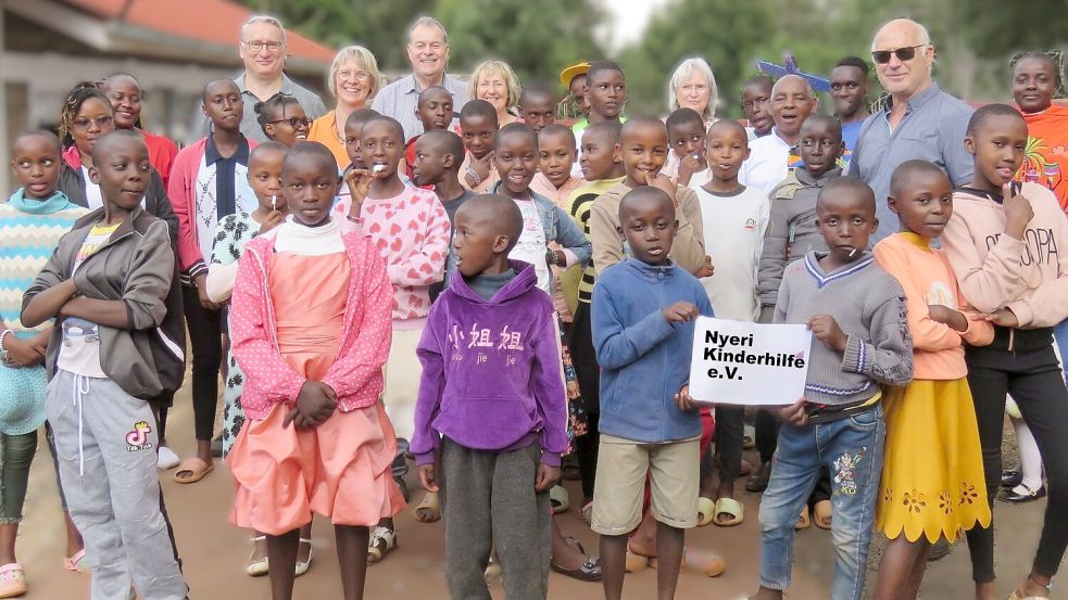 Mitglieder der Nyeri Kinderhilfe besuchen regelmäßig das Kinderheim in Nyeri, um sich vor Ort über die Projekte und die Situation der Kinder zu informieren. Foto: Nyeri Kinderhilfe