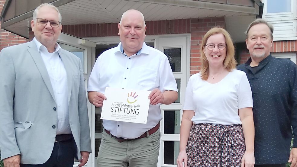 Superintendent Thomas Kersten (von links), Altenseelsorger Frank Schüür, Diakonin Carmen Collmann und Dr. Klaus Bajohr-Mau, Pastor für Altenseelsorge des Kirchenkreises Rhauderfehn, freuen sich über den Start des Projektes „Gemeinsam gegen Einsamkeit“.