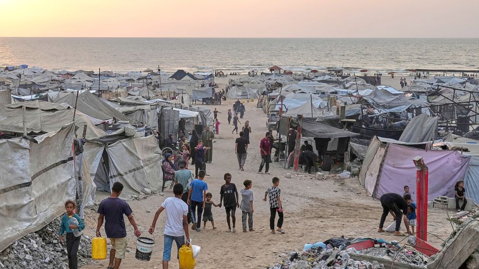 Es wird befürchtet, dass die geplante Offensive die ohnehin katastrophale Lage der Zivilbevölkerung noch verschlimmern wird. (Archivbild) Foto: Jehad Alshrafi/AP/dpa