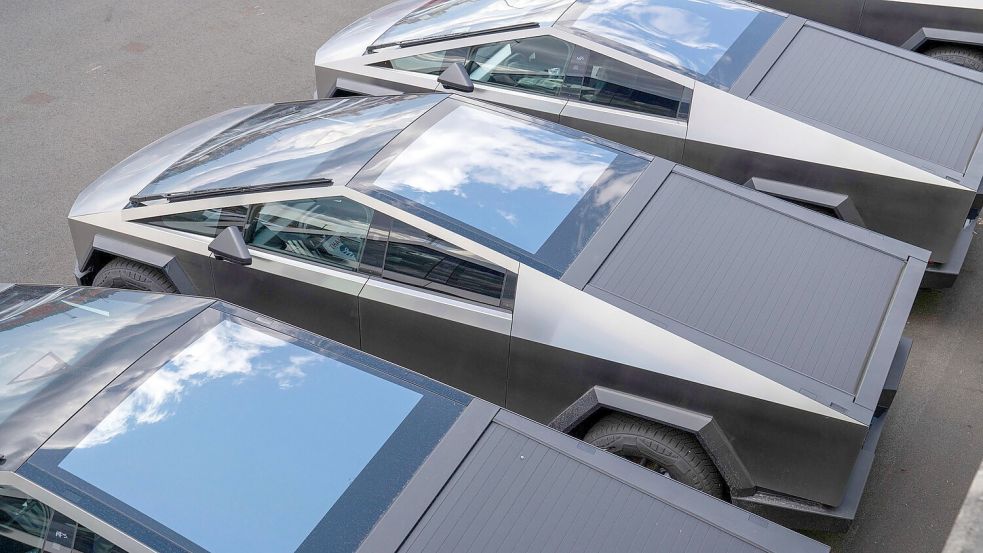 Teslas Cybertruck polarisierte sofort mit seinem ungewöhnlichen Design. (Archivbild) Foto: Scott Brauer/ZUMA Press Wire/dpa