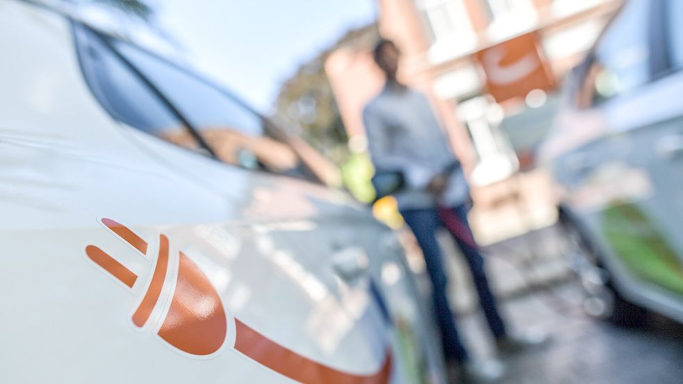 Die Fahrten mit den Autos starten beim Rathaus und enden wieder dort. Foto: Klaus Ortgies